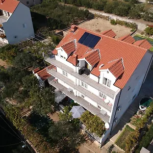 https://villa-milic.hotels-in-trogir.com
