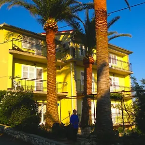 https://house-rozi.primorje-gorskikotar.com